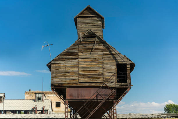 粮仓 - liáng cāng