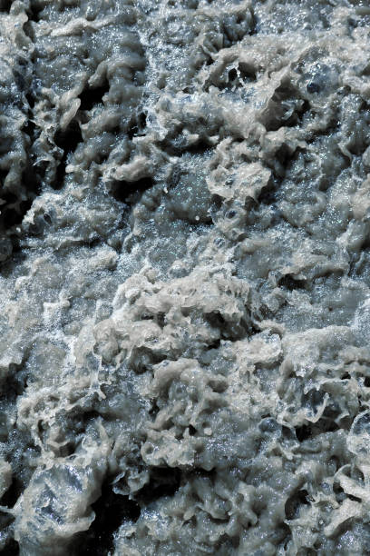 冲刷 - chōng shuā