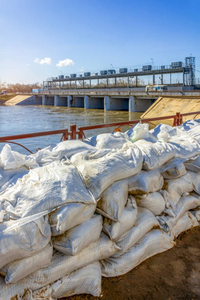 抗洪 - kàng hóng