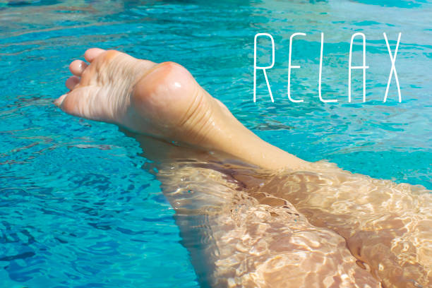 帮闲 - bāng xián