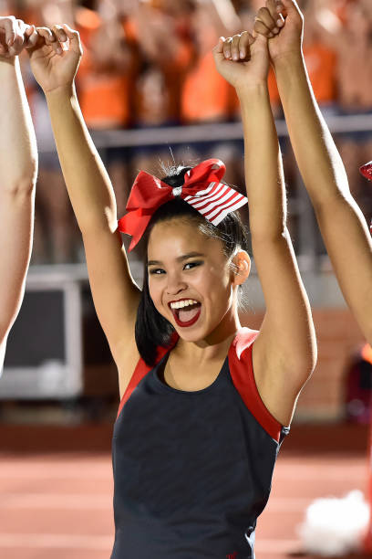 捧场 - pěng chǎng