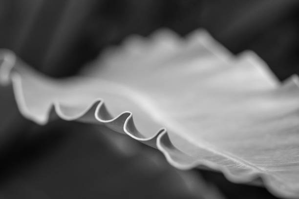 翘棱 - qiào léng