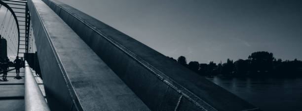 倾角 - qīng jiǎo