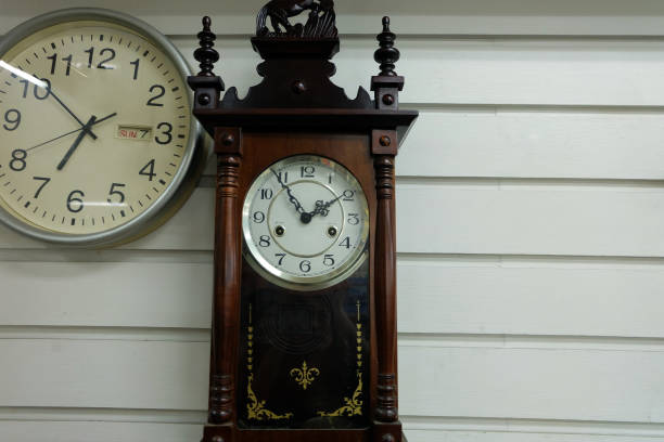 挂钟 - guà zhōng