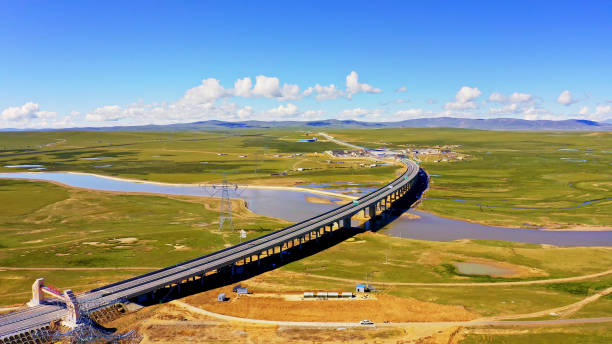 通行 - tōng xíng