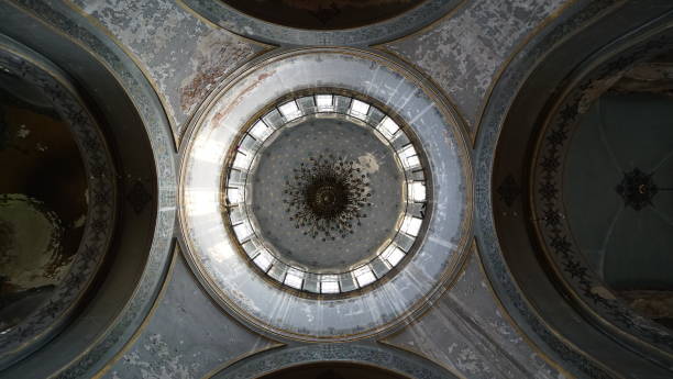 教堂 - jiào táng