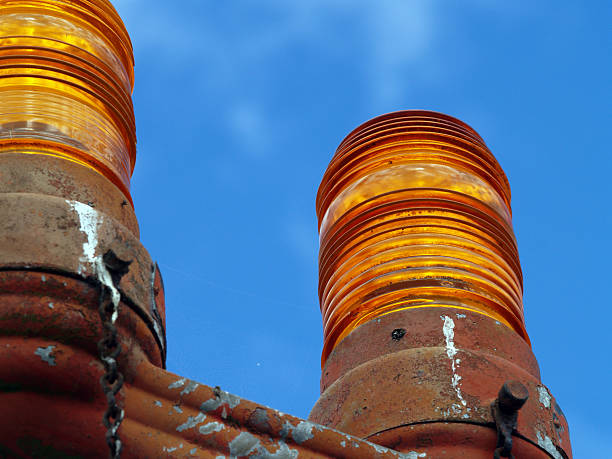 明灯 - míng dēng