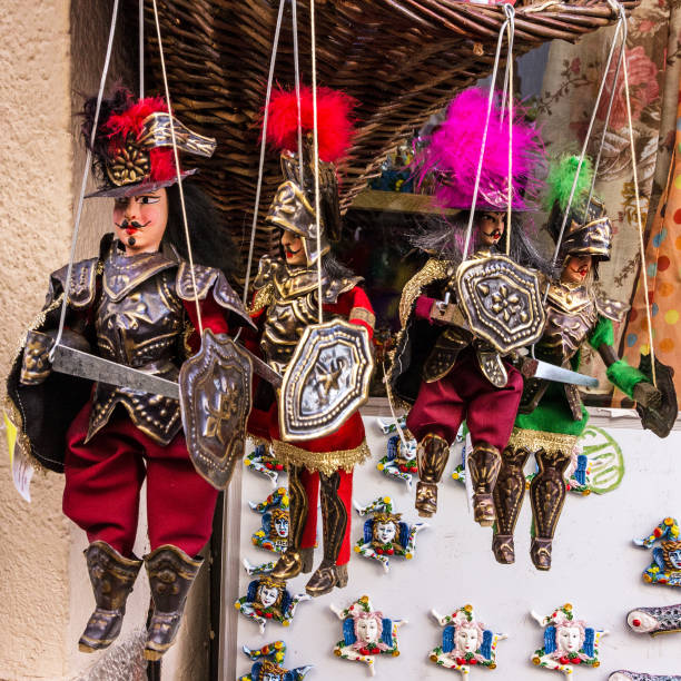 偏宠 - piān chǒng