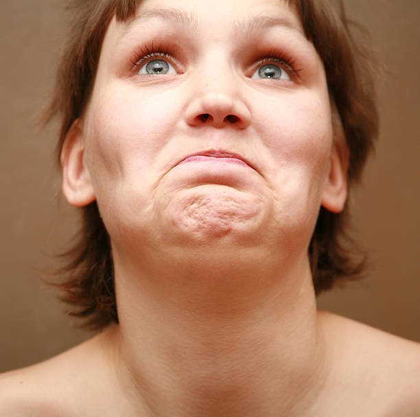 绞脸 - jiǎo liǎn