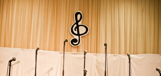 高唱 - gāo chàng