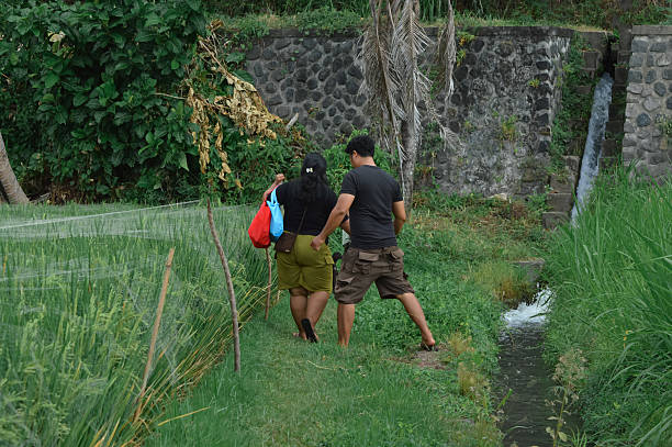 赶场 - gǎn chǎng