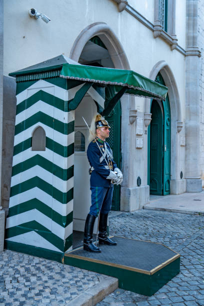 镇守 - zhèn shǒu