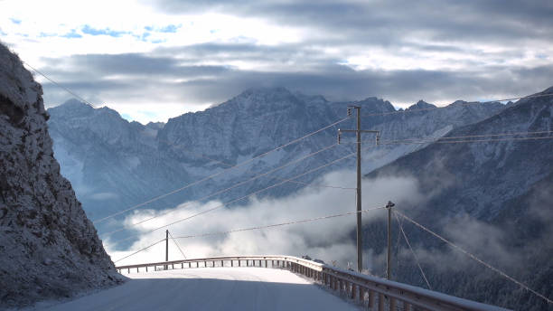 山峰 - shān fēng