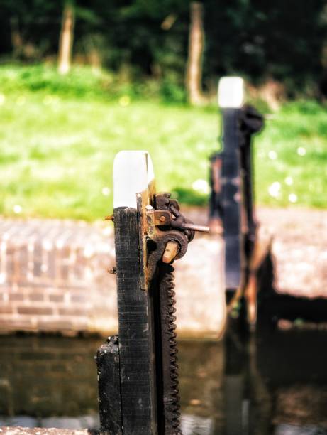 船闸 - chuán zhá