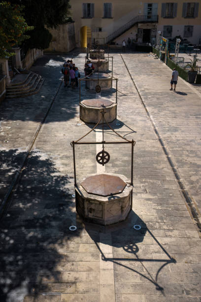 坑井 - kēng jǐng