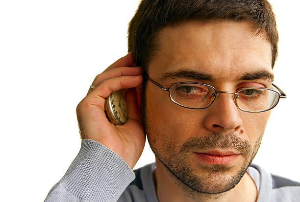 听差 - tīng chāi