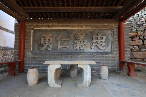 容光 - róng guāng