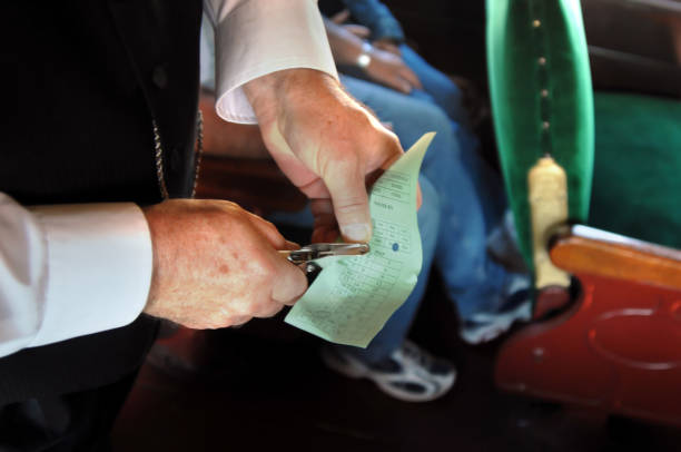 剪票 - jiǎn piào