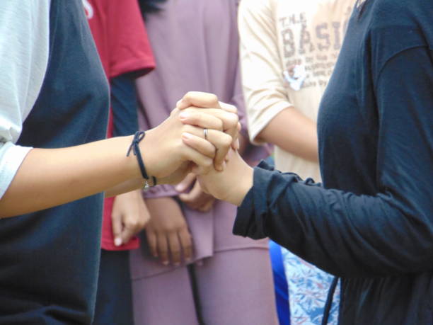 连手 - lián shǒu