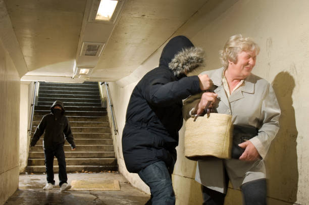 偷生 - tōu shēng