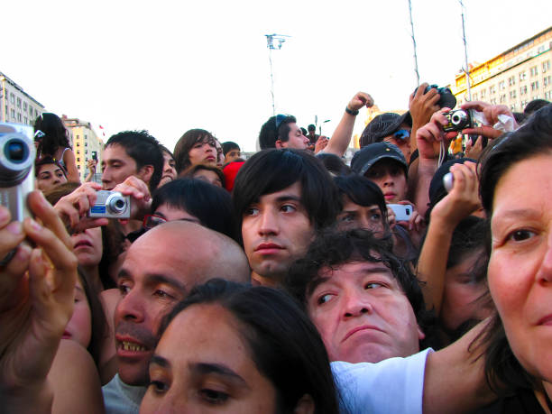 众人 - zhòng rén