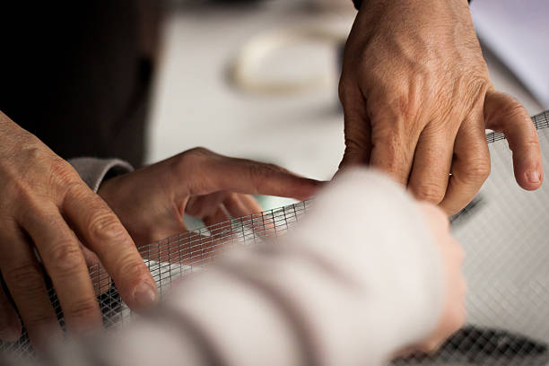 动手 - dòng shǒu