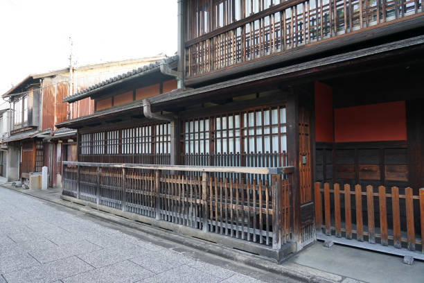 仲裁 - zhòng cái