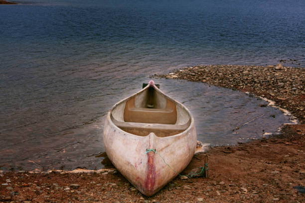 扁舟 - piān zhōu