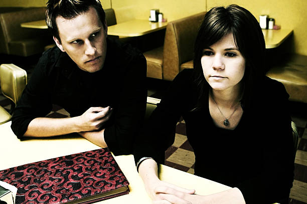 蒙骗 - méng piàn