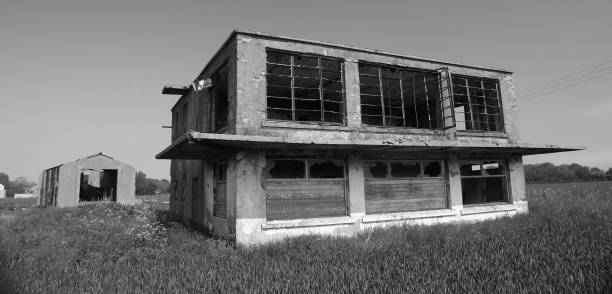 荒废 - huāng fèi