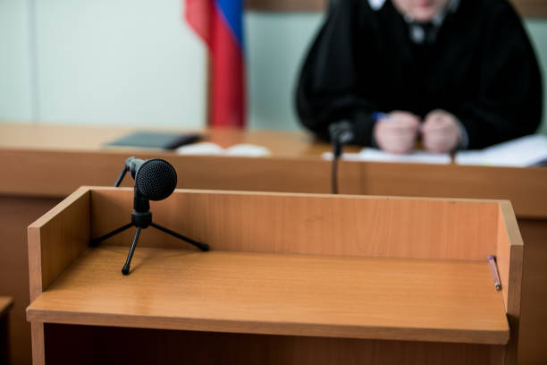 庭审 - tíng shěn