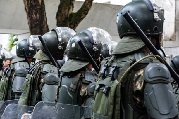 武装 - wǔ zhuāng