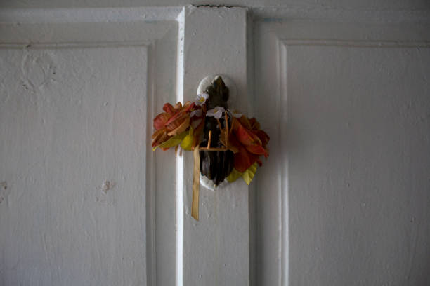 门上 - mén shàng