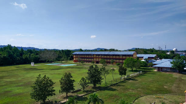 中专 - zhōng zhuān