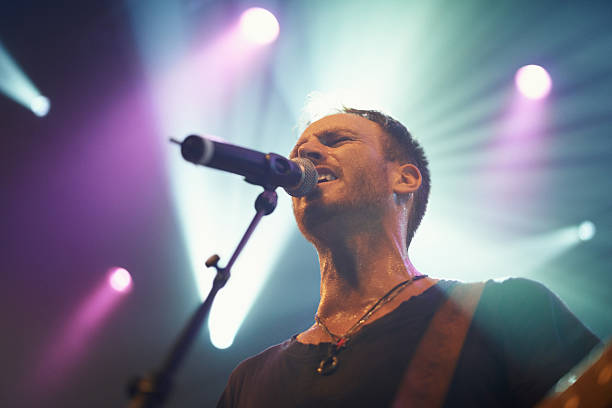 领唱 - lǐng chàng