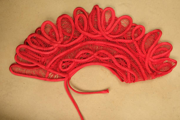 领圈 - lǐng quān