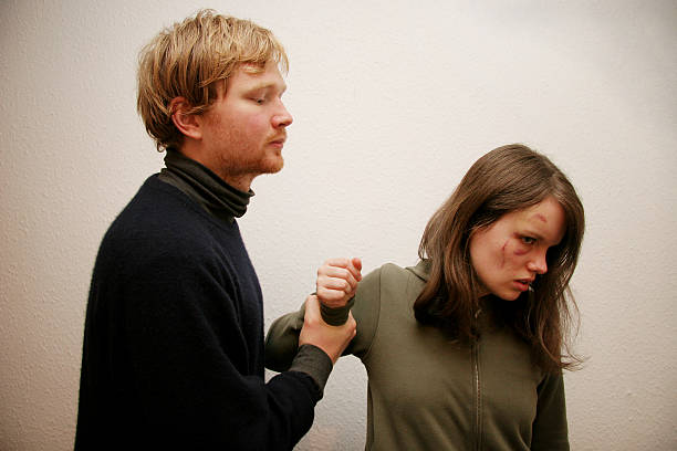 伤人 - shāng rén