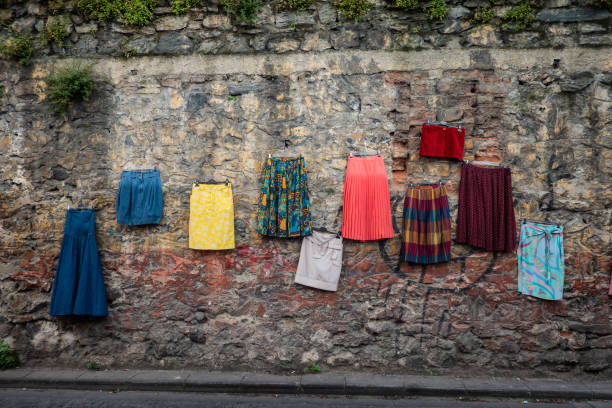 墙裙 - qiáng qún