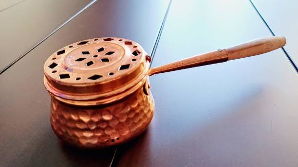 铜臭 - tóng chòu