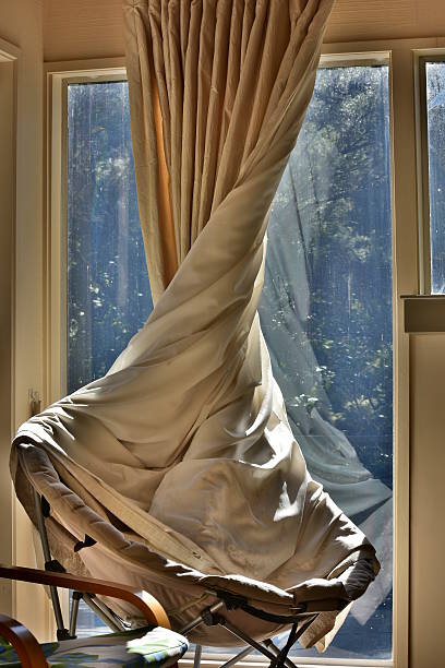 窗帘 - chuāng lián