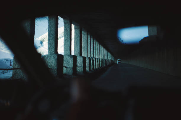 穿过 - chuān guò